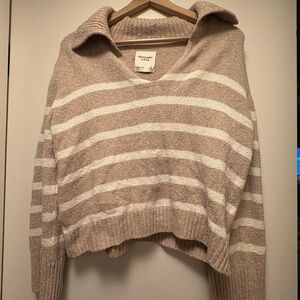 Abercrombie & Fitch Beige and White V-Neck Sweater